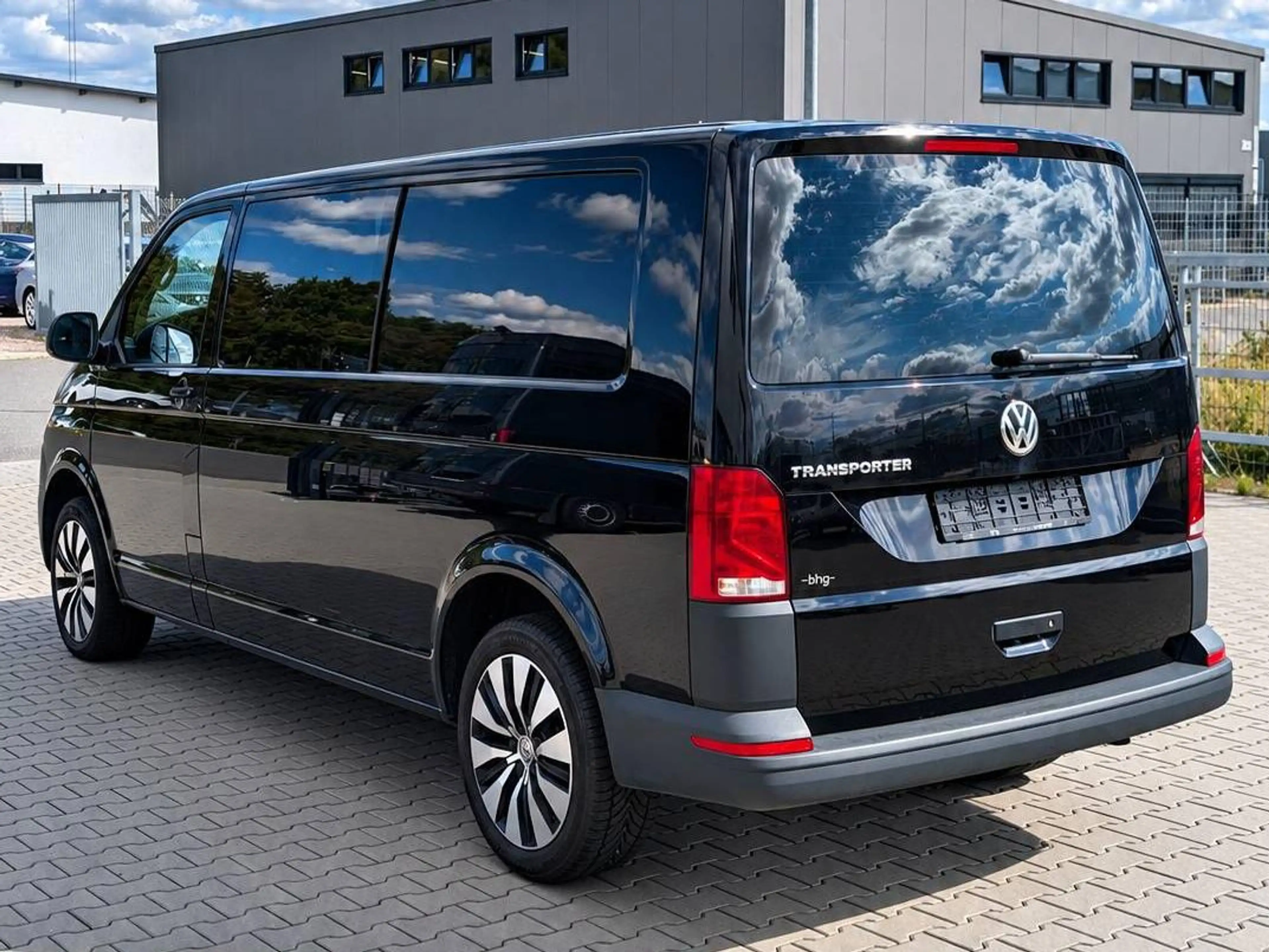 Volkswagen T6.1 Transporter FWD lang Automatik Kamera Camperbasis — photo 3