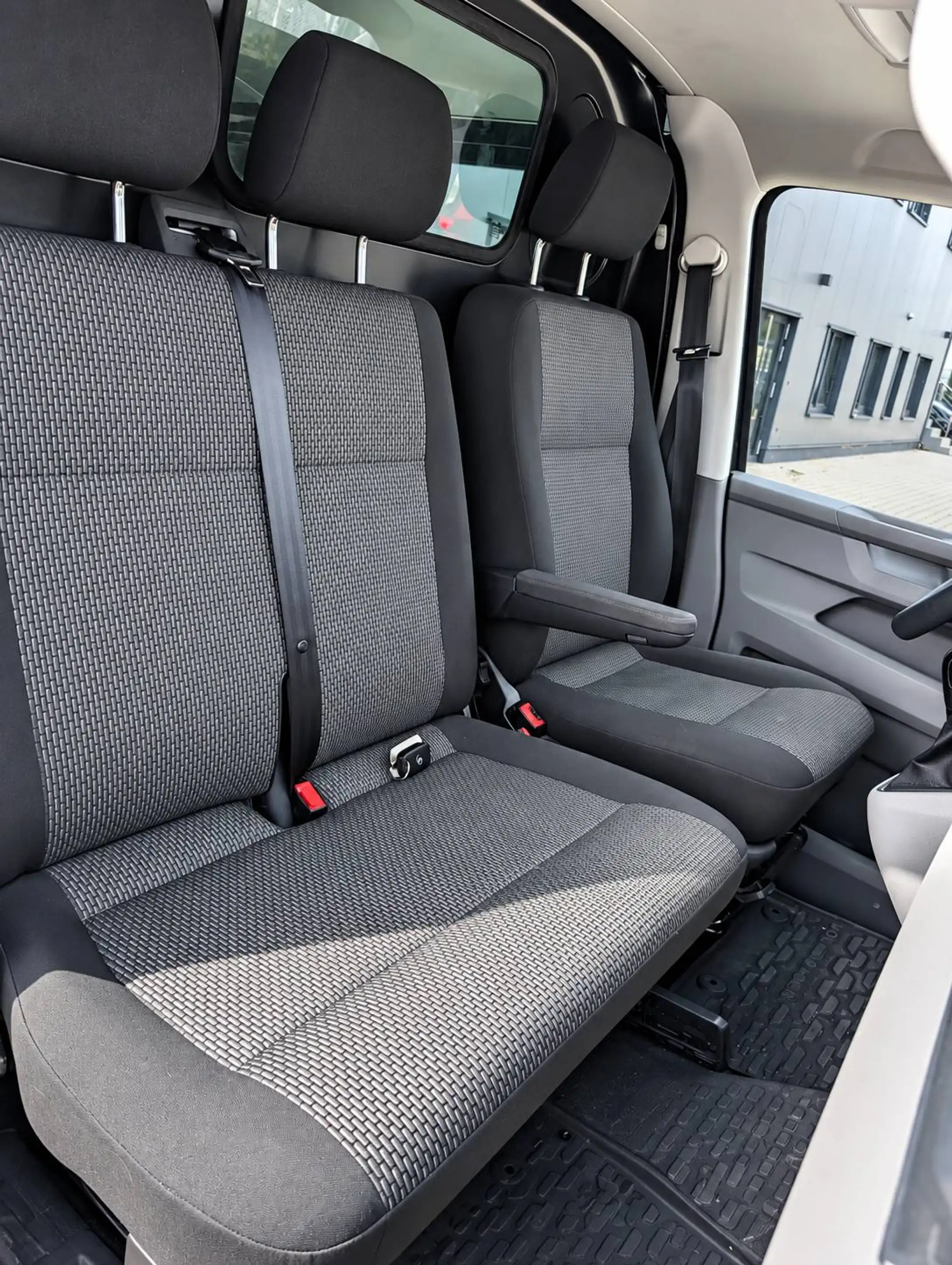 Volkswagen T6.1 Transporter FWD lang Automatik Kamera Camperbasis — photo 9