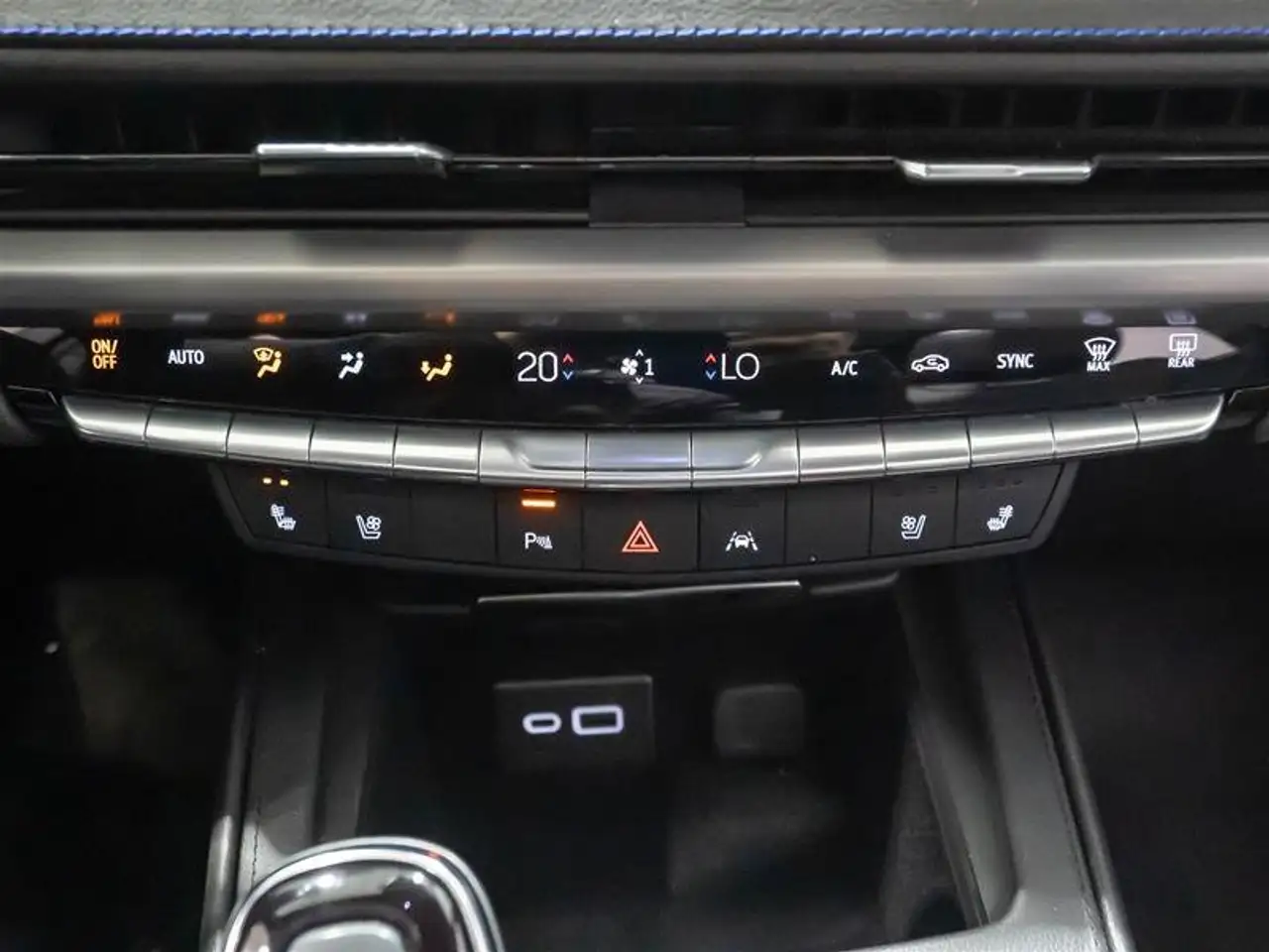 Cadillac XT4 снимка Cadillac XT4