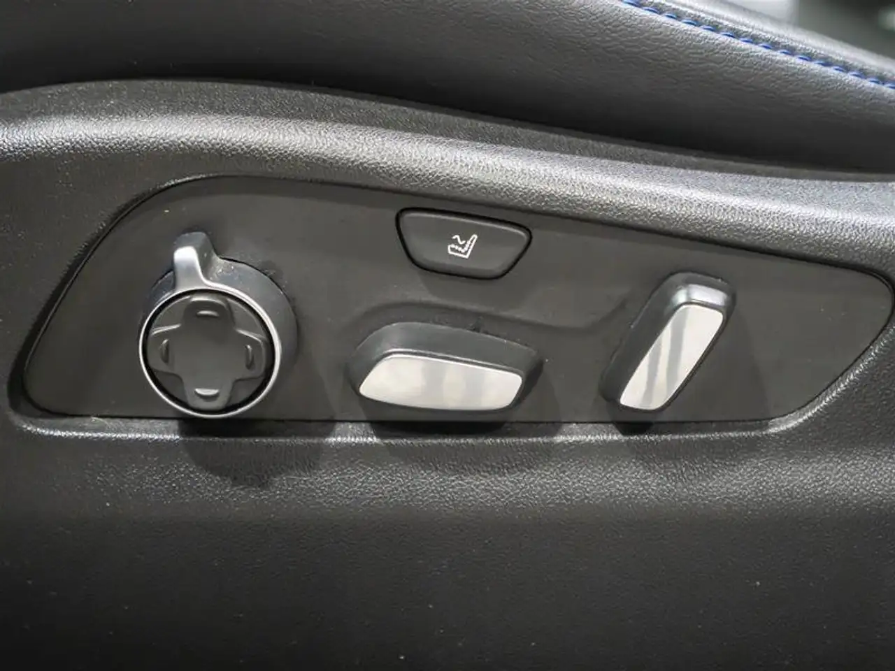 Cadillac XT4 снимка Cadillac XT4