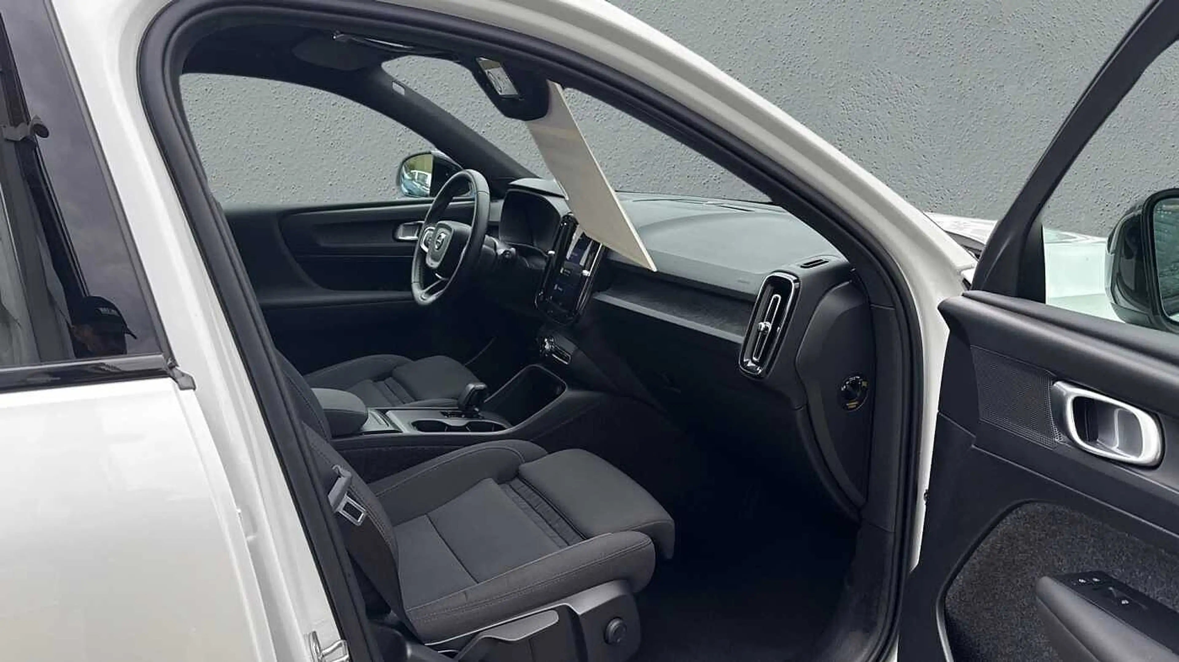 Volvo EX40 Plus, Single Extended Range, Electric — photo 5