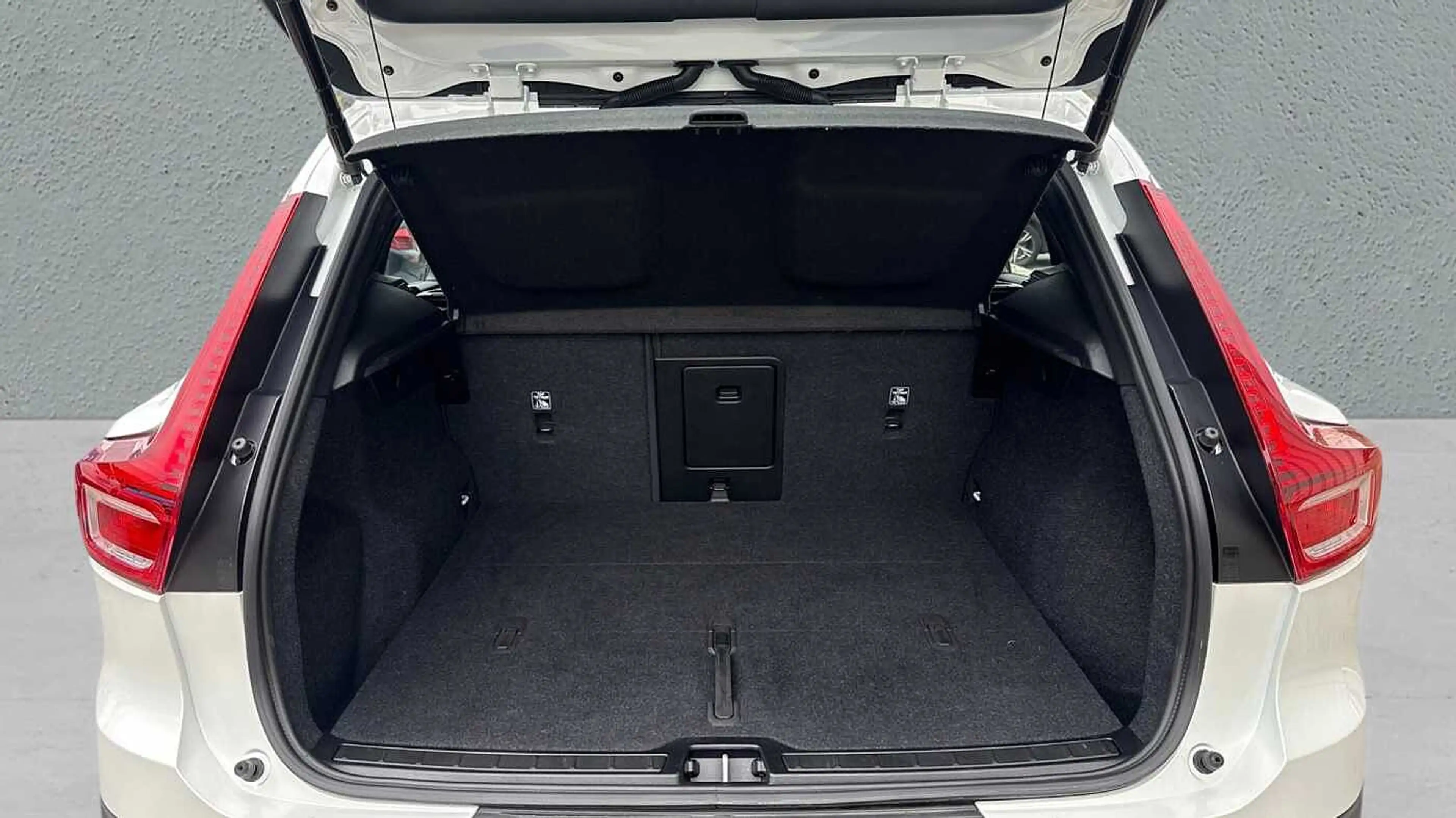 Volvo EX40 Plus, Single Extended Range, Electric — photo 14