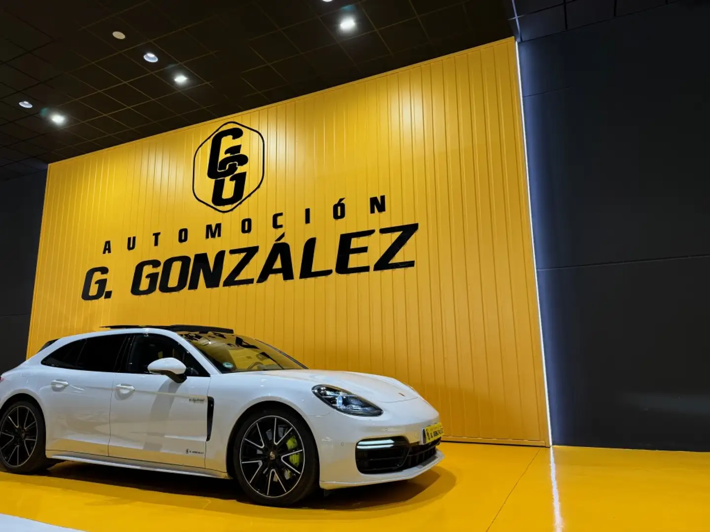 Porsche Panamera 4 e-Hybrid Sport Turismo Bílá - 1