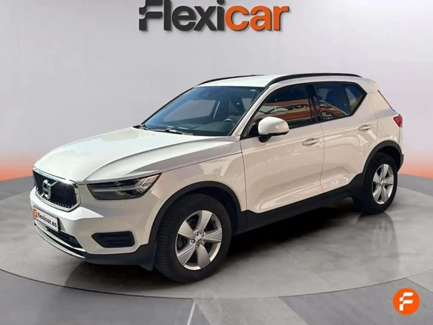 Volvo XC40 T3 Momentum Core Blanc - 2