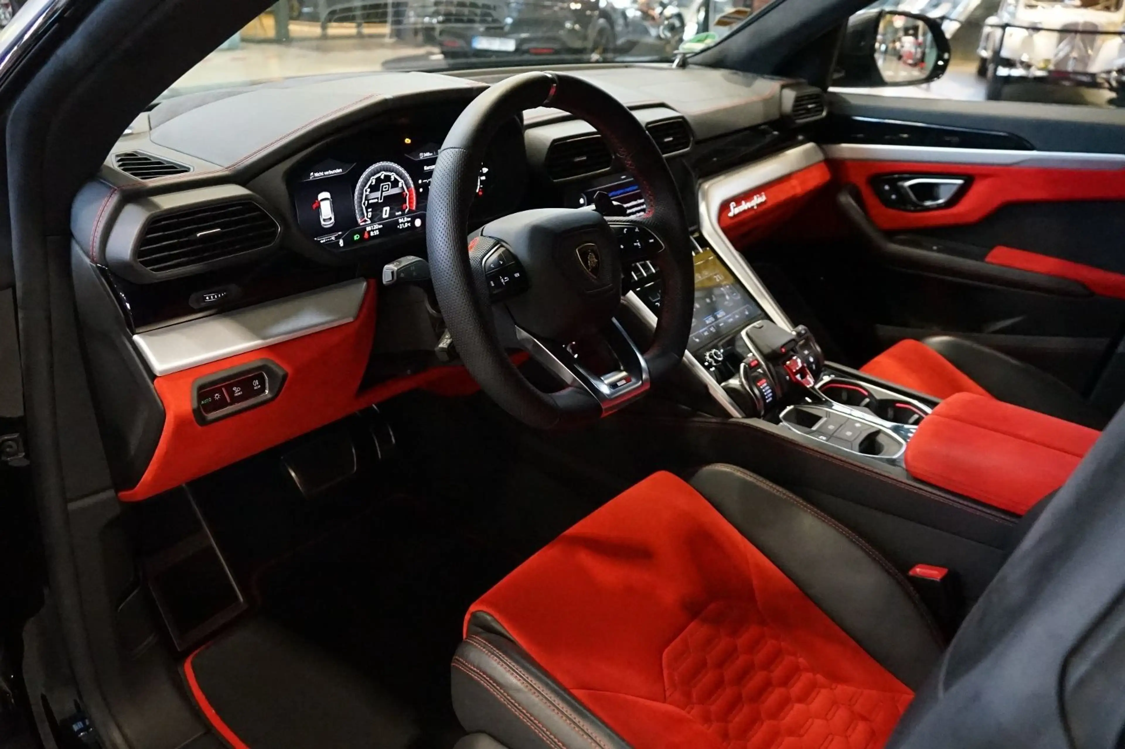 Lamborghini Urus /Standheizung/B&O/Pano/Bicolor Alcantara — photo 12