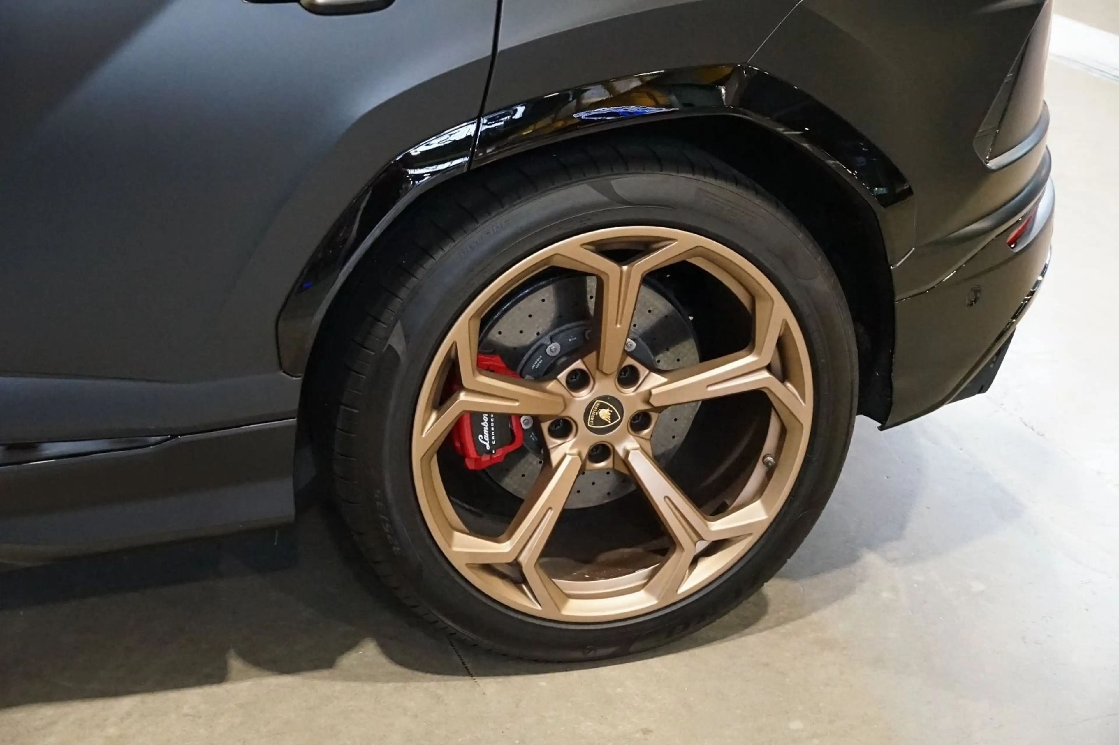Lamborghini Urus /Standheizung/B&O/Pano/Bicolor Alcantara — photo 10