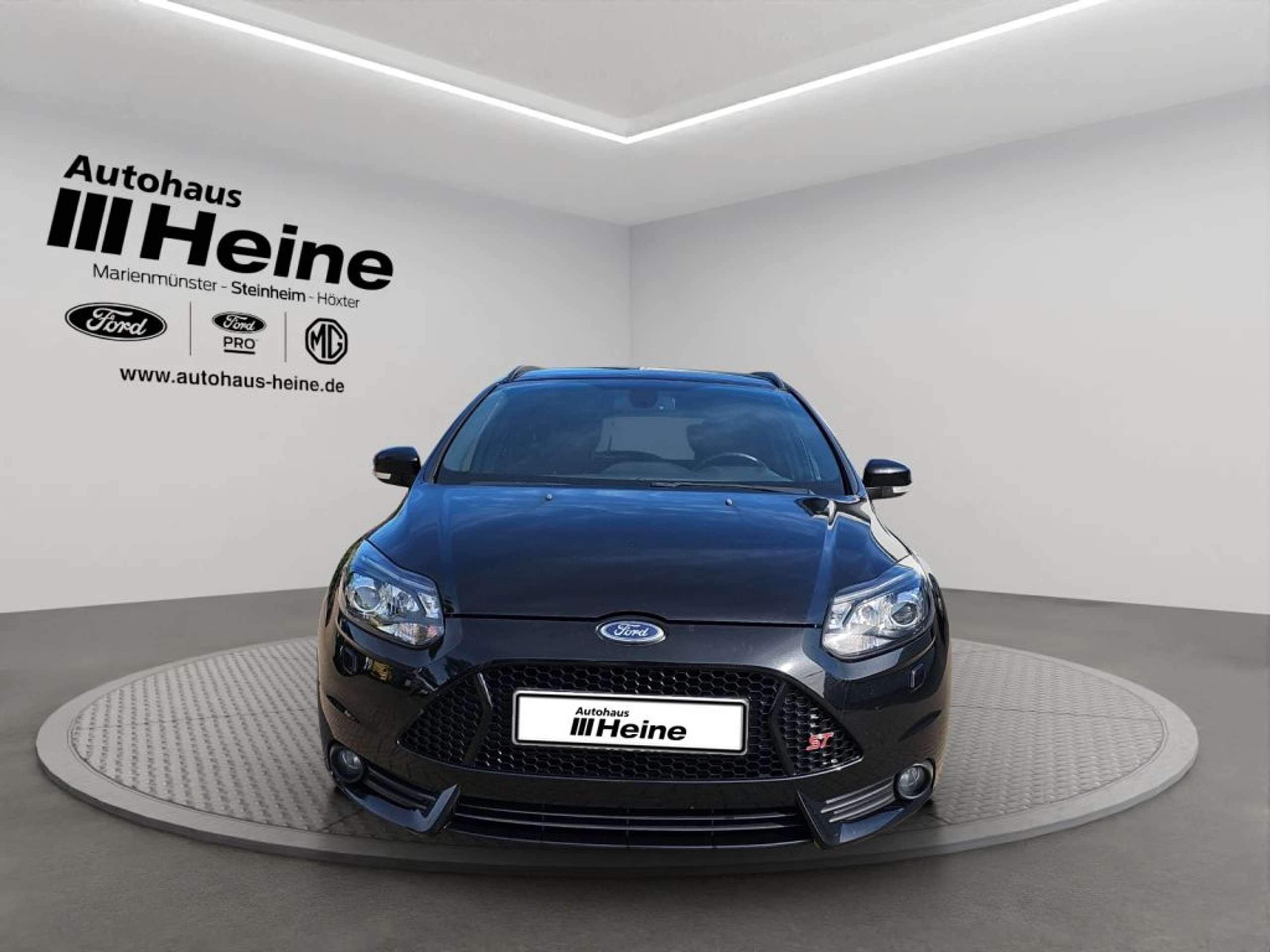 Fahrzeugabbildung Ford Focus Focus Turnier 2.0 ST Leder-Exclusiv *RFK*PREM.-SOU - mit KI generiert/bearbeitet