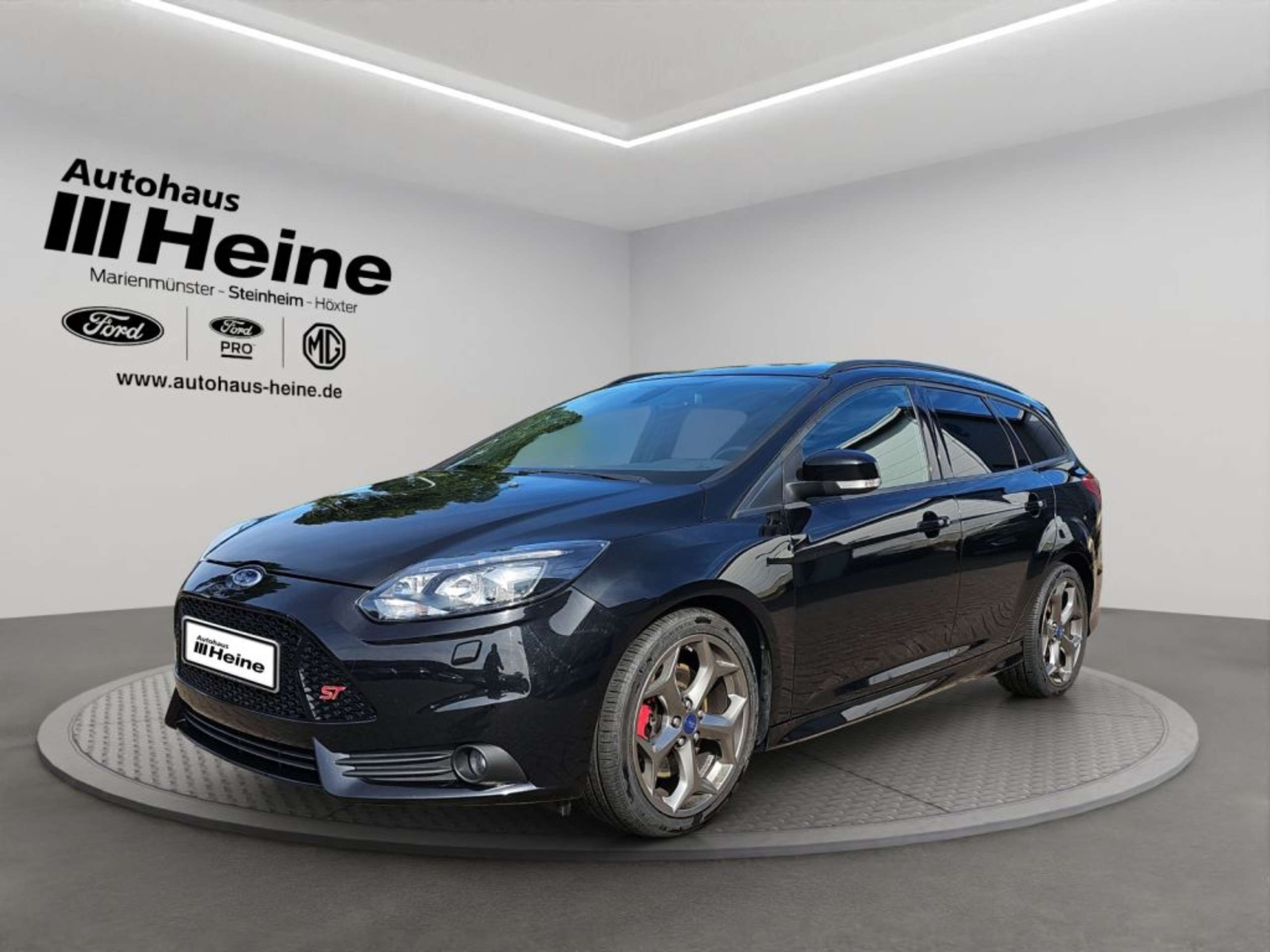 Fahrzeugabbildung Ford Focus Focus Turnier 2.0 ST Leder-Exclusiv *RFK*PREM.-SOU - mit KI generiert/bearbeitet