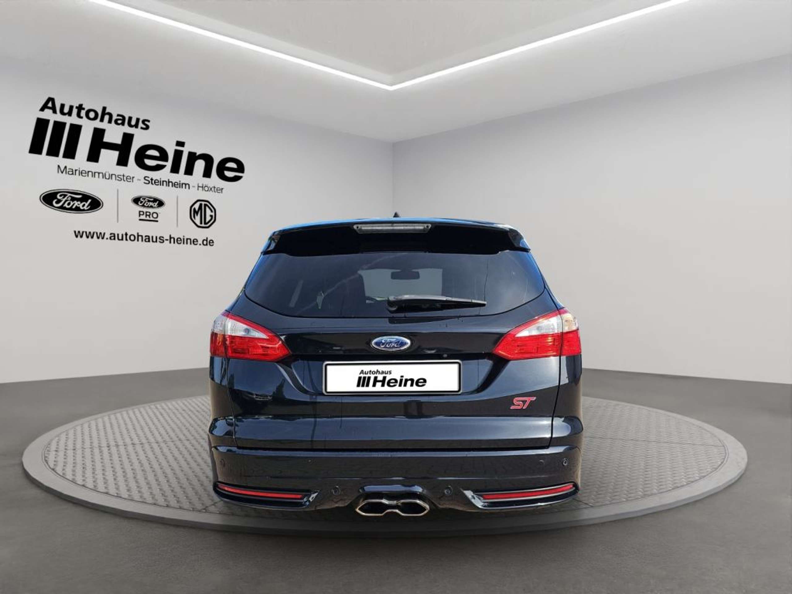 Fahrzeugabbildung Ford Focus Focus Turnier 2.0 ST Leder-Exclusiv *RFK*PREM.-SOU - mit KI generiert/bearbeitet