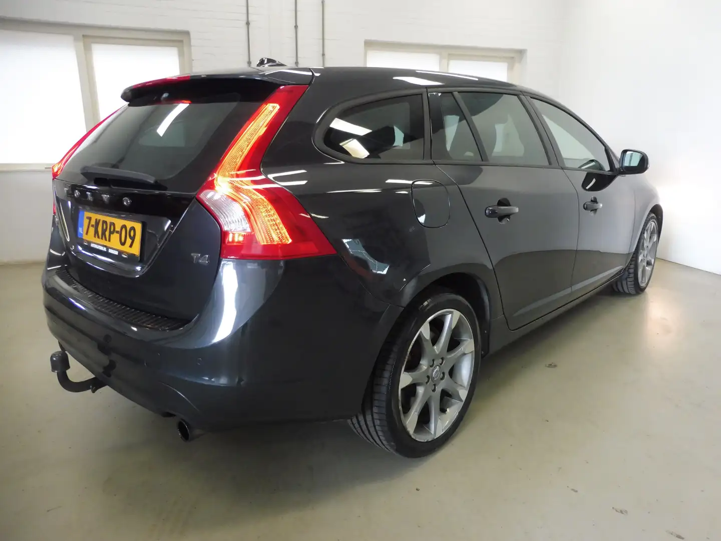 Volvo V60 1.6 T4 Kinetic Trekhaak | Cruise | LED | Trekgewic Grijs - 2