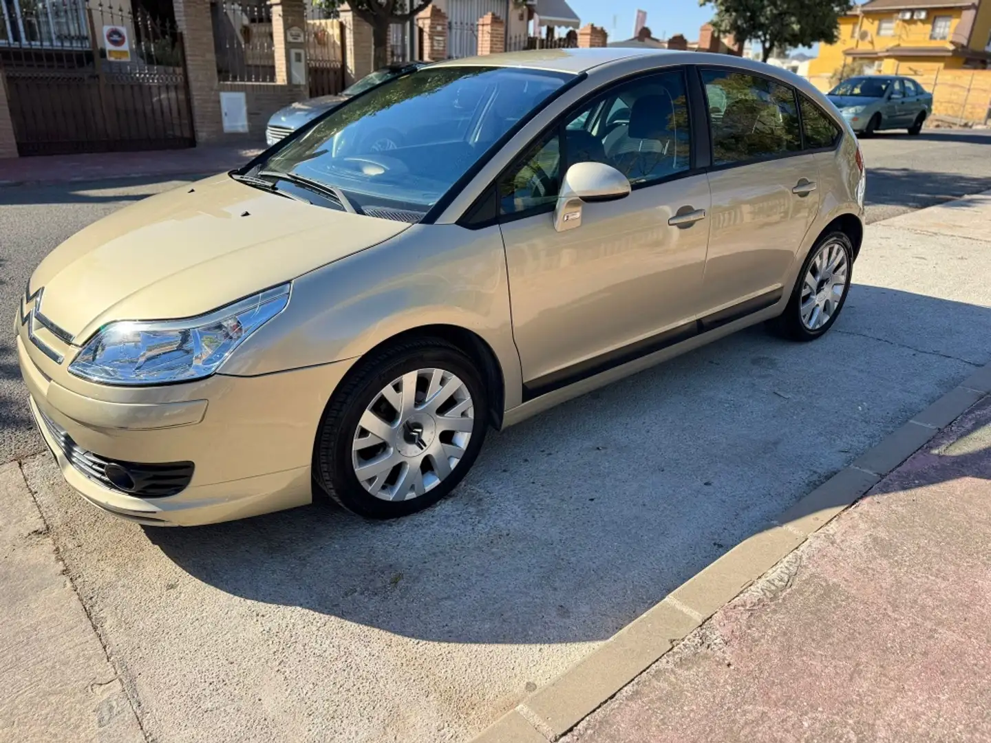 Citroen C4 1.4i 16v LX Beige - 2