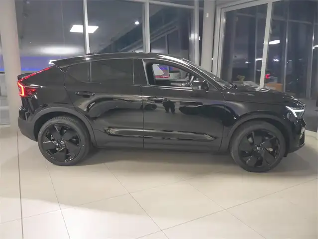 Volvo EC40 Single Extended Range Ultra Black Edition