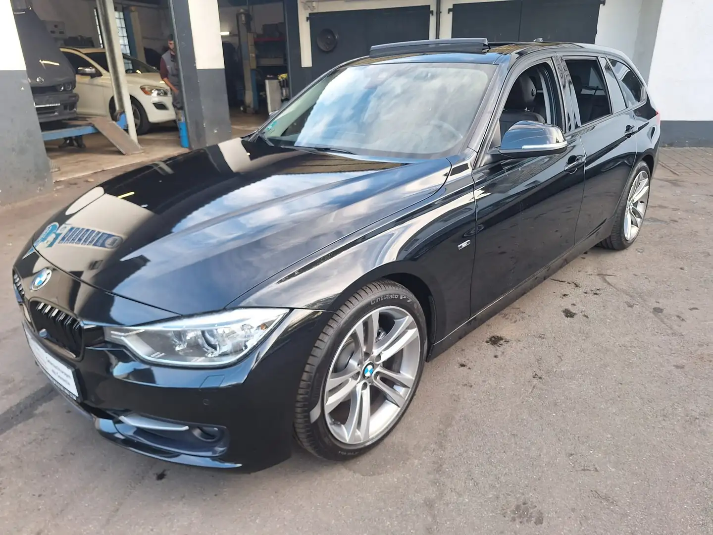 BMW 320 320 D *SPORT+PANO+LEDER+XENON+NAVI* Schwarz - 2