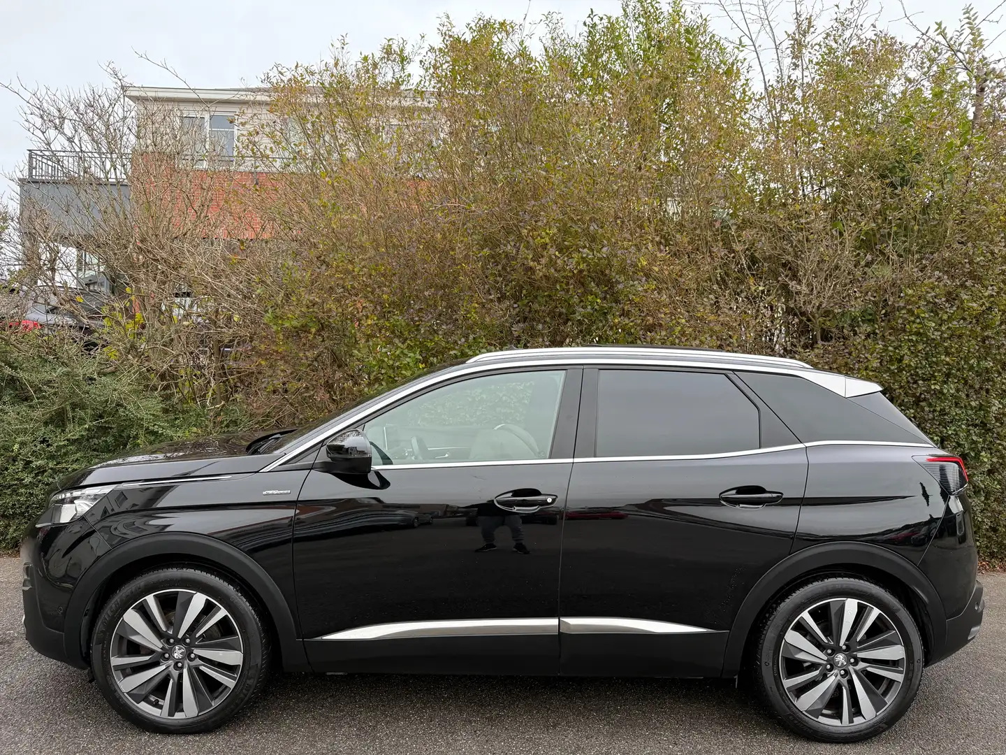 Peugeot 3008 1.6 BlueHDi GT Line+NAVI+CAMERA+TOIT OUVR+CUIR+E6B Zwart - 2