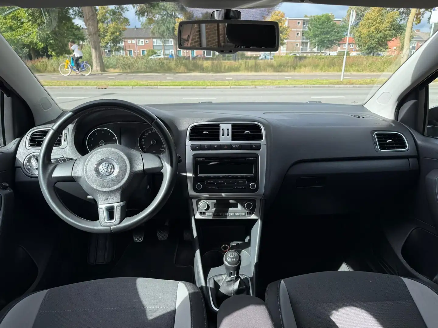 Volkswagen Polo 1.2 Live|LMV|Stoel vew.|Regensensor|CLIMA|APK|PDC Zwart - 2