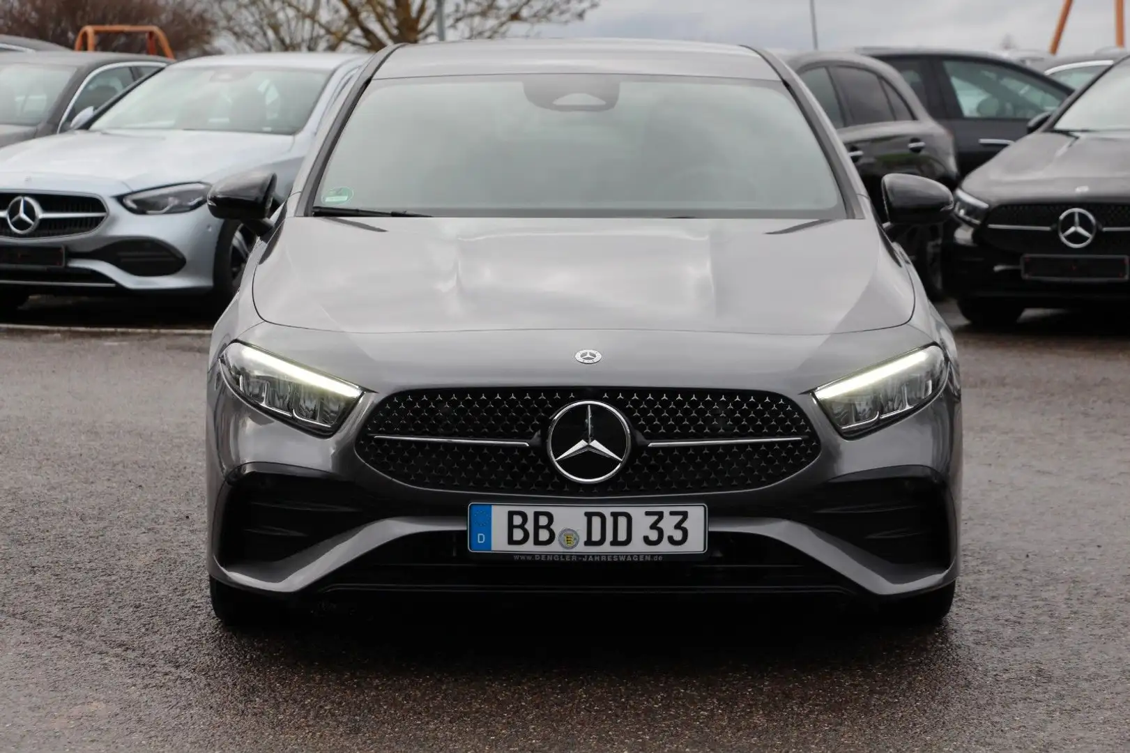 Mercedes-Benz A 200 DISTRONIC*AHK*KEYLESS AMG Line Advanced + Grau - 2