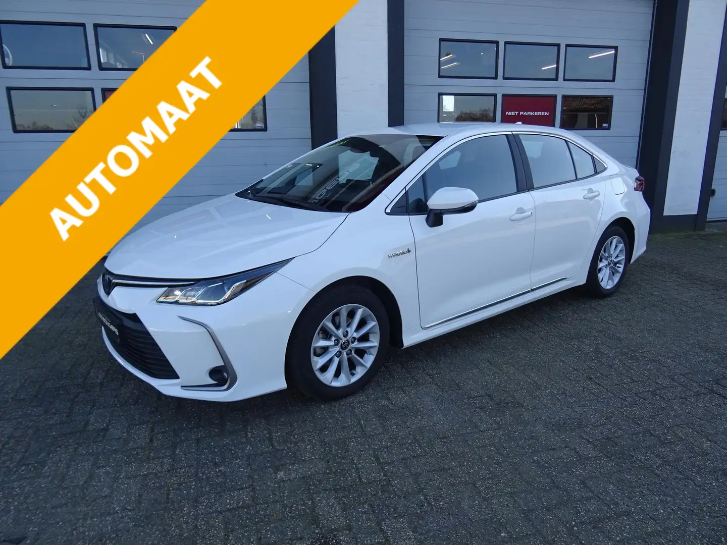 Toyota Corolla Sedan 1.8 Hybrid 122pk CVT Active Alb - 1