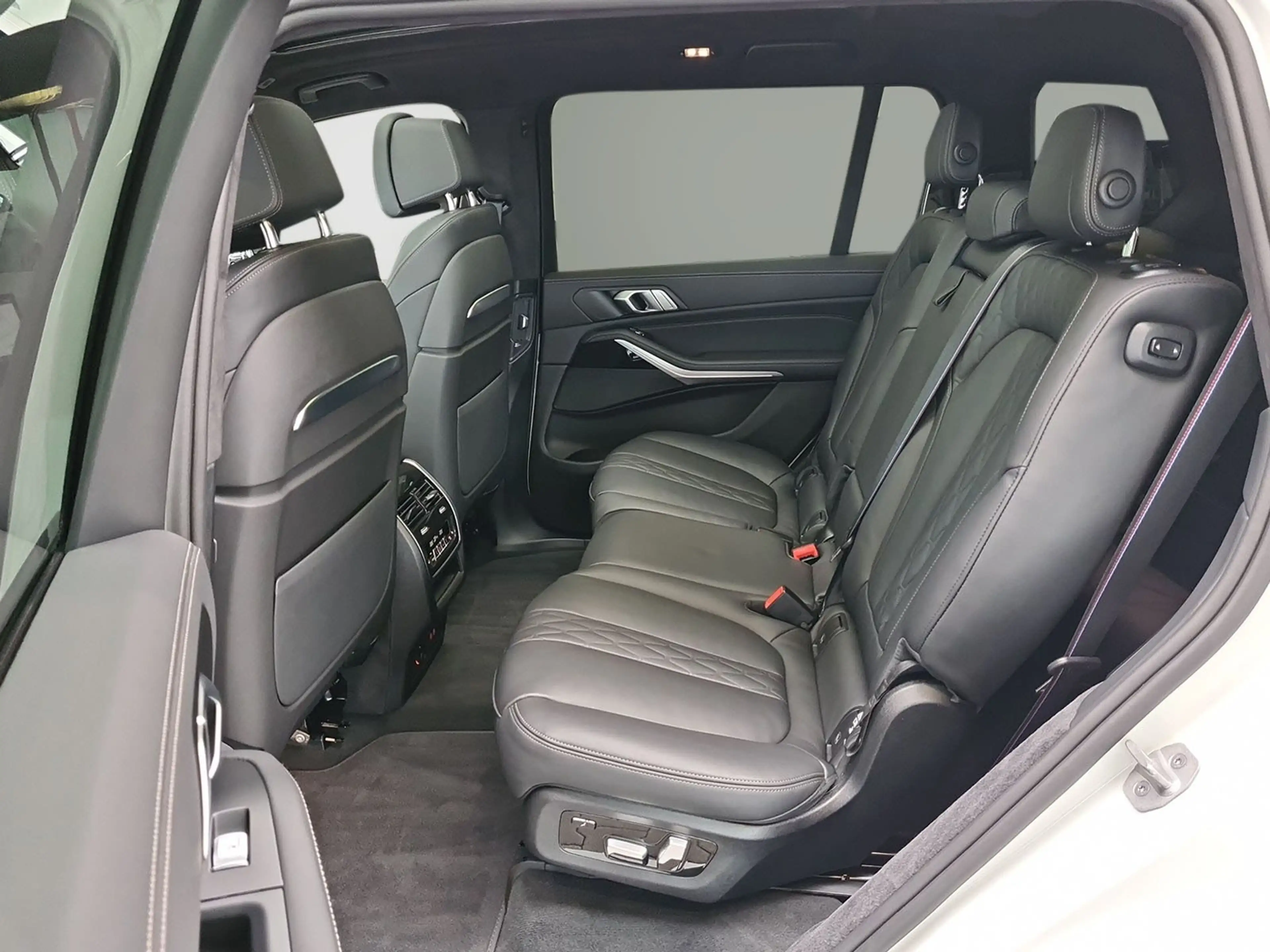 BMW X7 xDrive40i M-Sport Pro AHK ACC Head-Up Standhz. uvm — photo 12