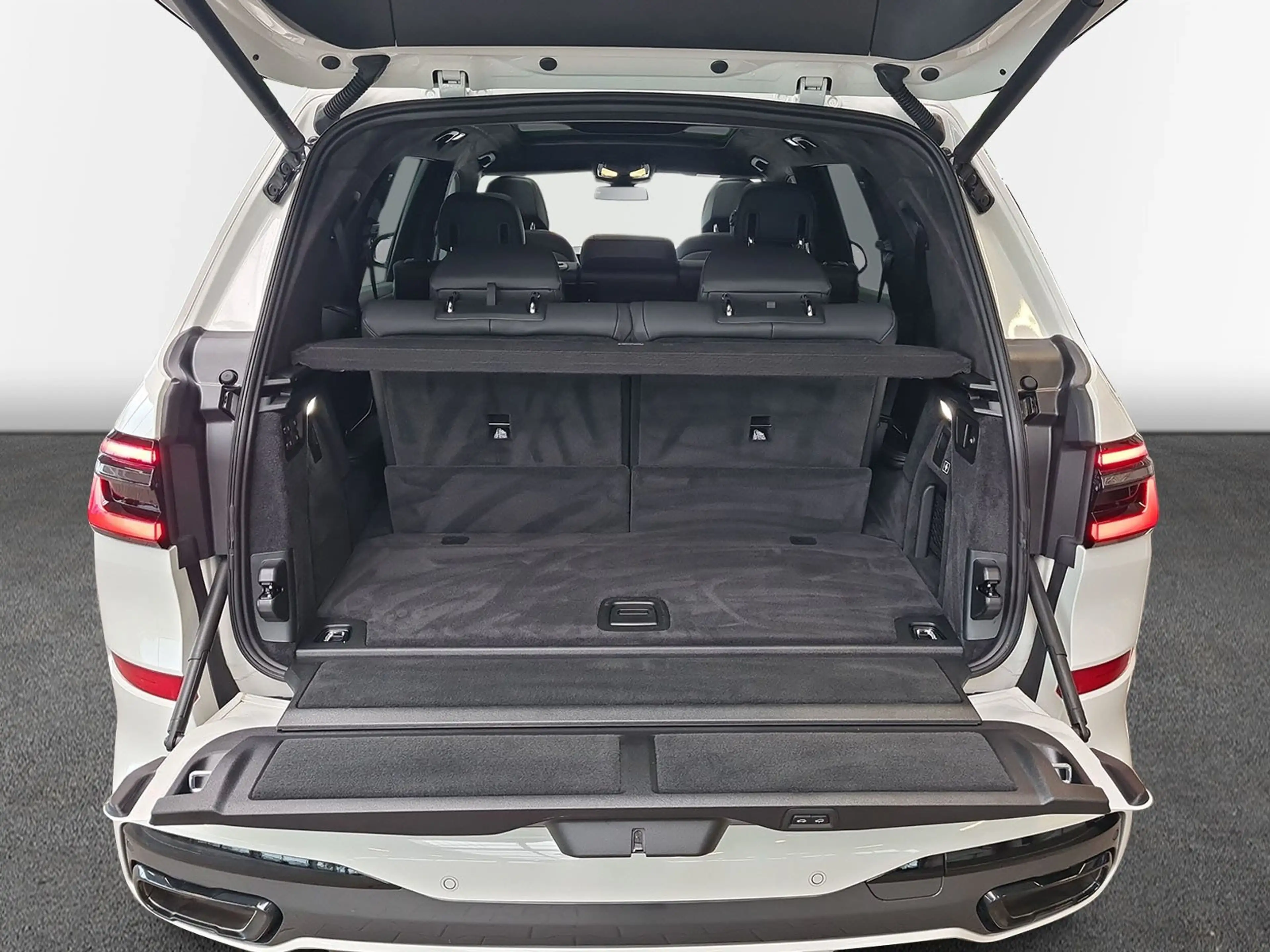 BMW X7 xDrive40i M-Sport Pro AHK ACC Head-Up Standhz. uvm — photo 13