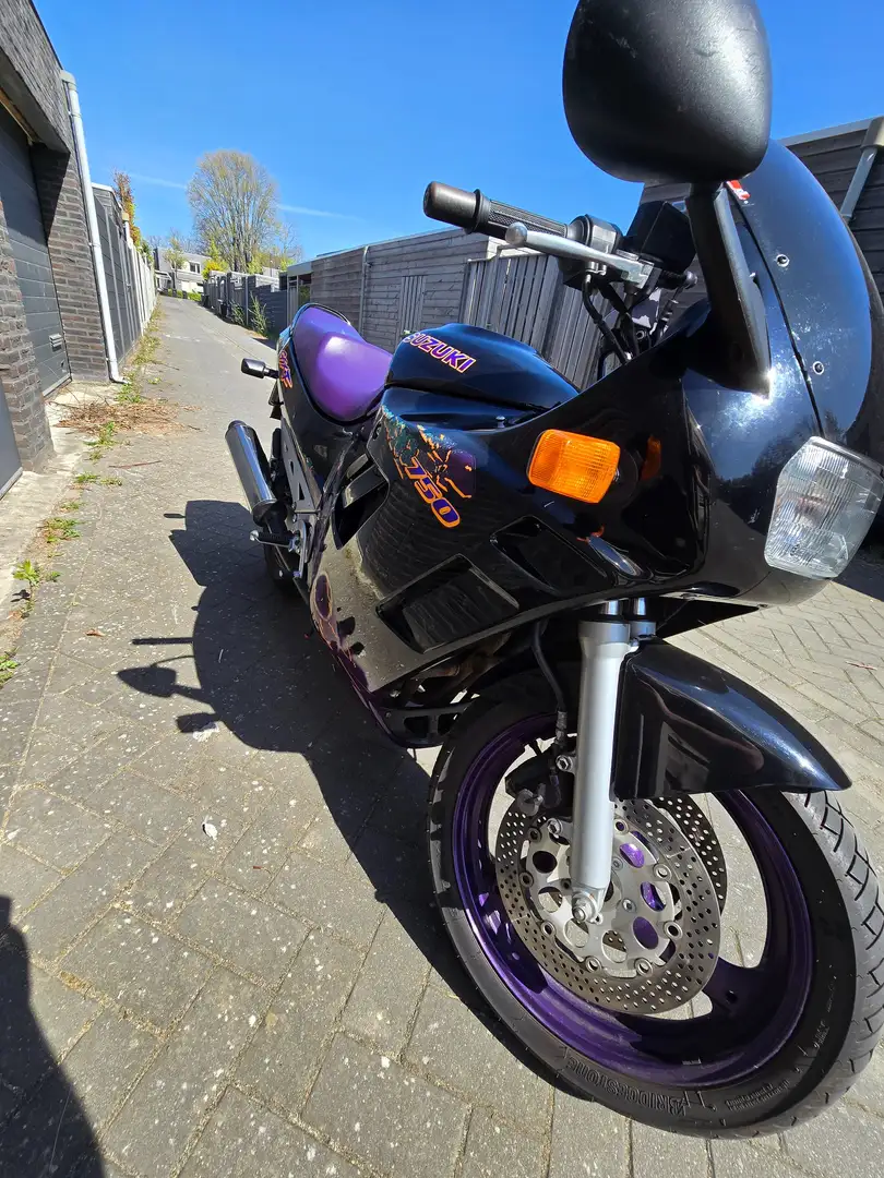 Suzuki GSX 750 F Zwart - 1