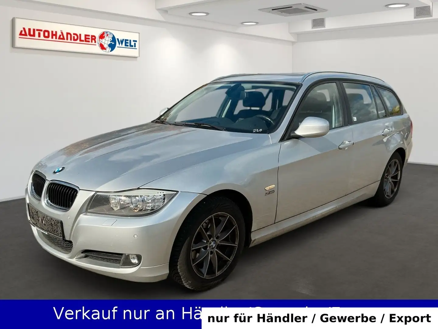 BMW 320 320d xDrive E91 Xenon Leder Navi Automatik Stříbrná - 1