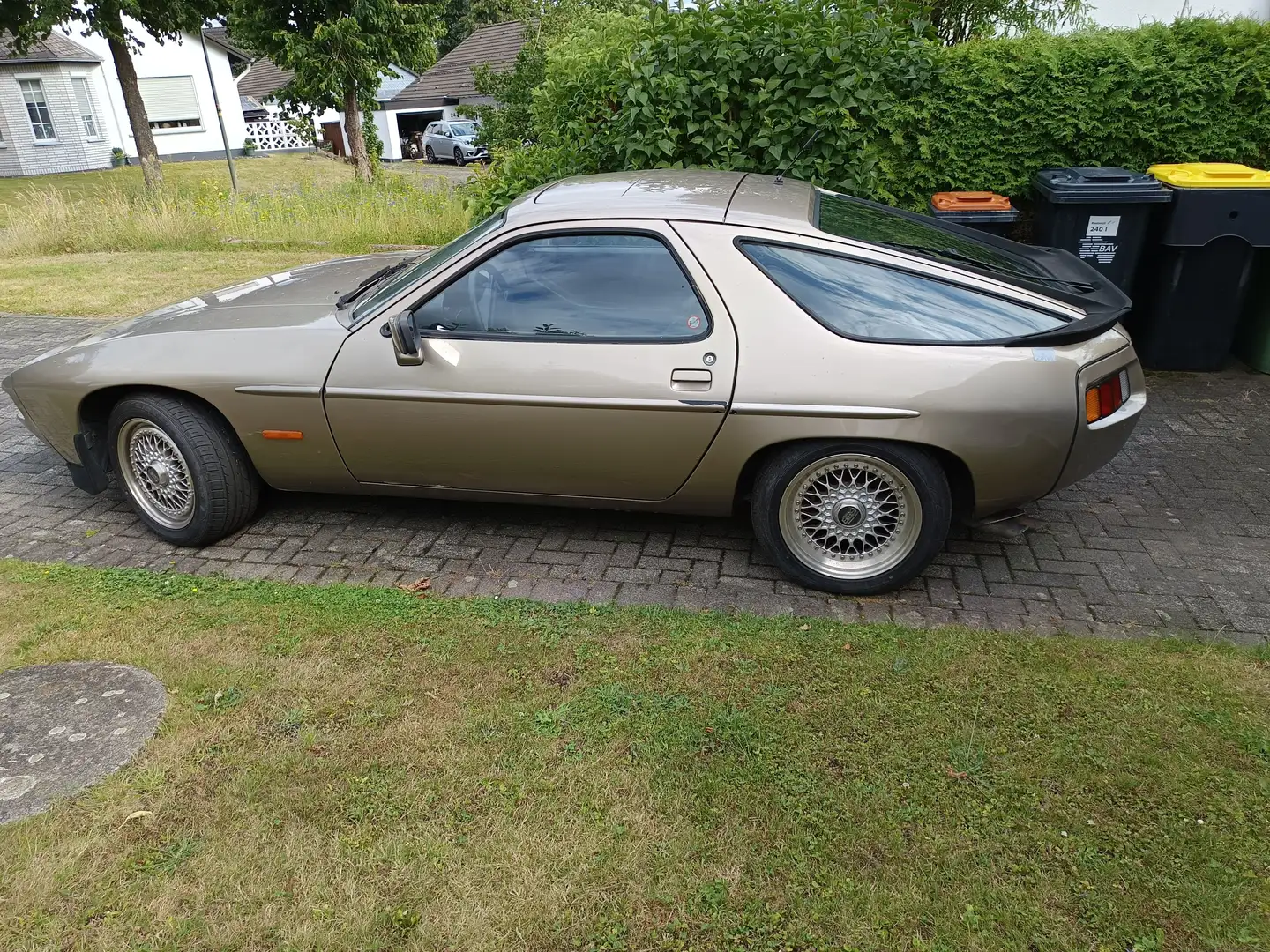 Porsche 928 928s Zlatna - 1