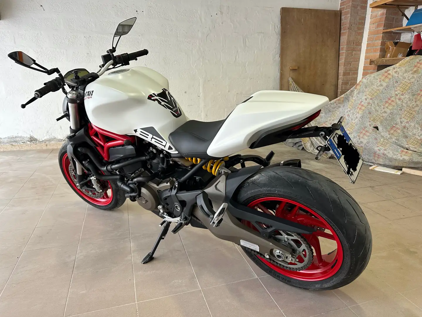 Ducati Monster 821 White - 2