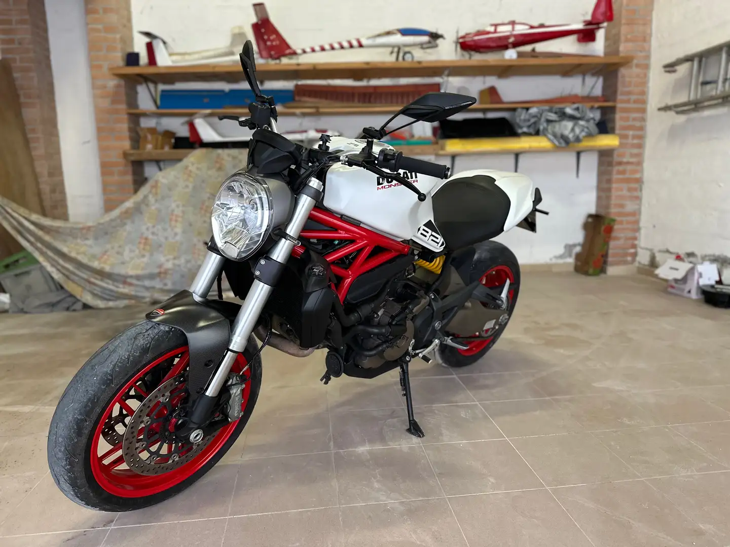 Ducati Monster 821 Білий - 1
