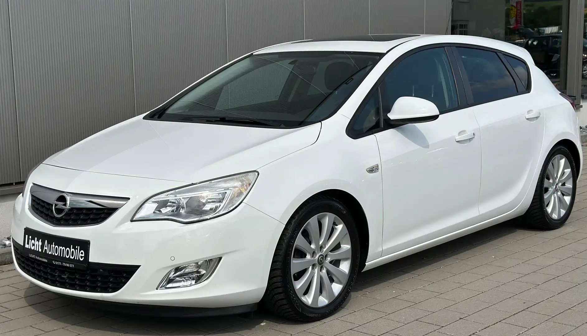 Opel Astra Design Edition/Scheckheftgepflegt/Klima/SSD/SHZ/ Blanc - 1