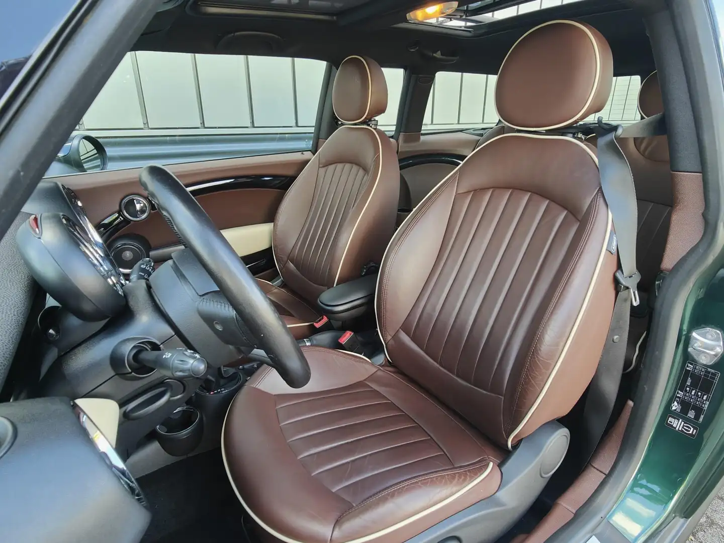 MINI Cooper Clubman Mini 1.6 Chili AUTOMAAT / NAVI /VOL LEER/ OPEN DAK Groen - 2
