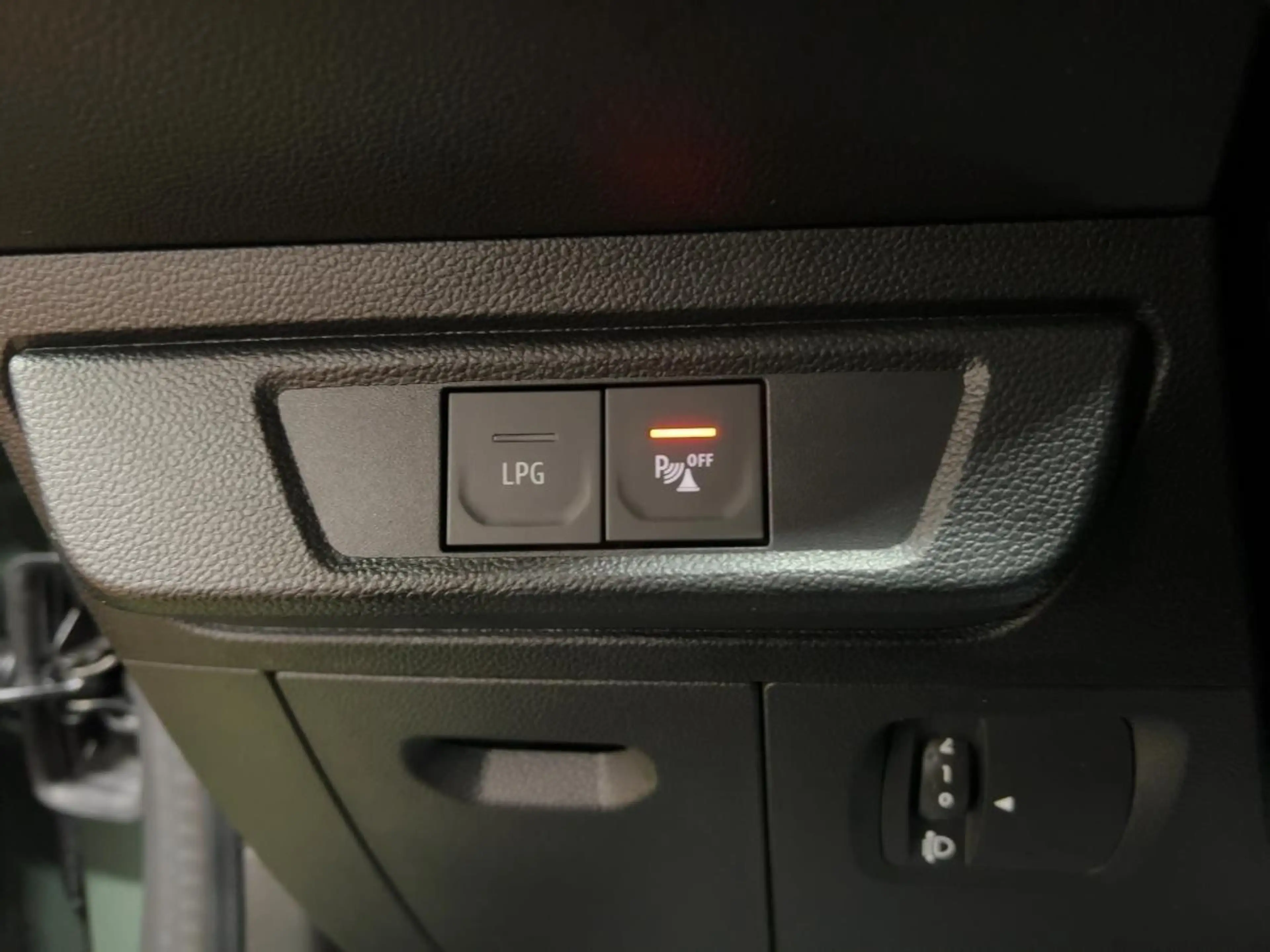 Dacia Jogger Extreme TCe 110 — photo 18