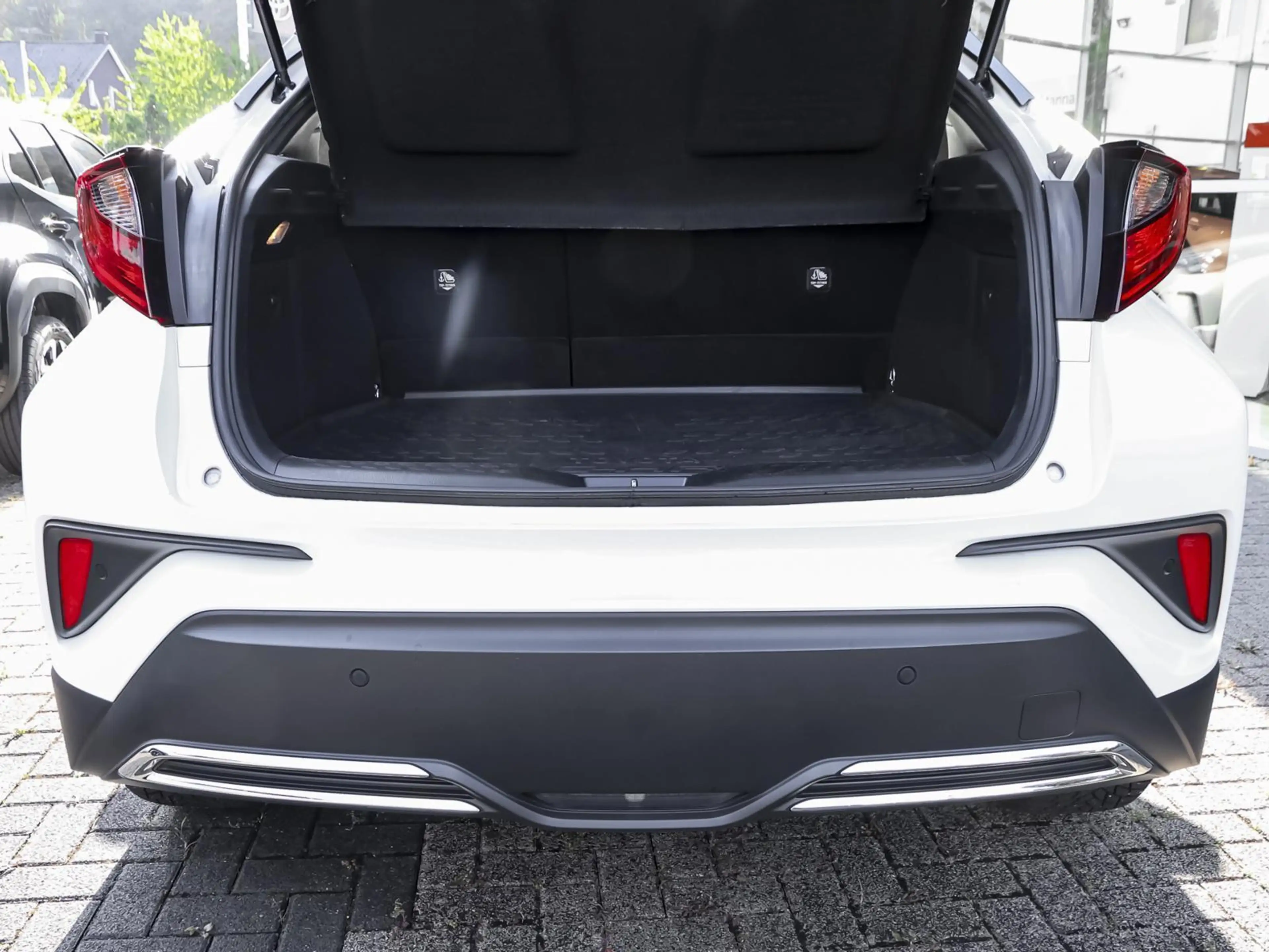 Toyota C-HR 2.0 Hybrid Team D SHZ PDC KLIMA LM-Felgen BT — photo 8