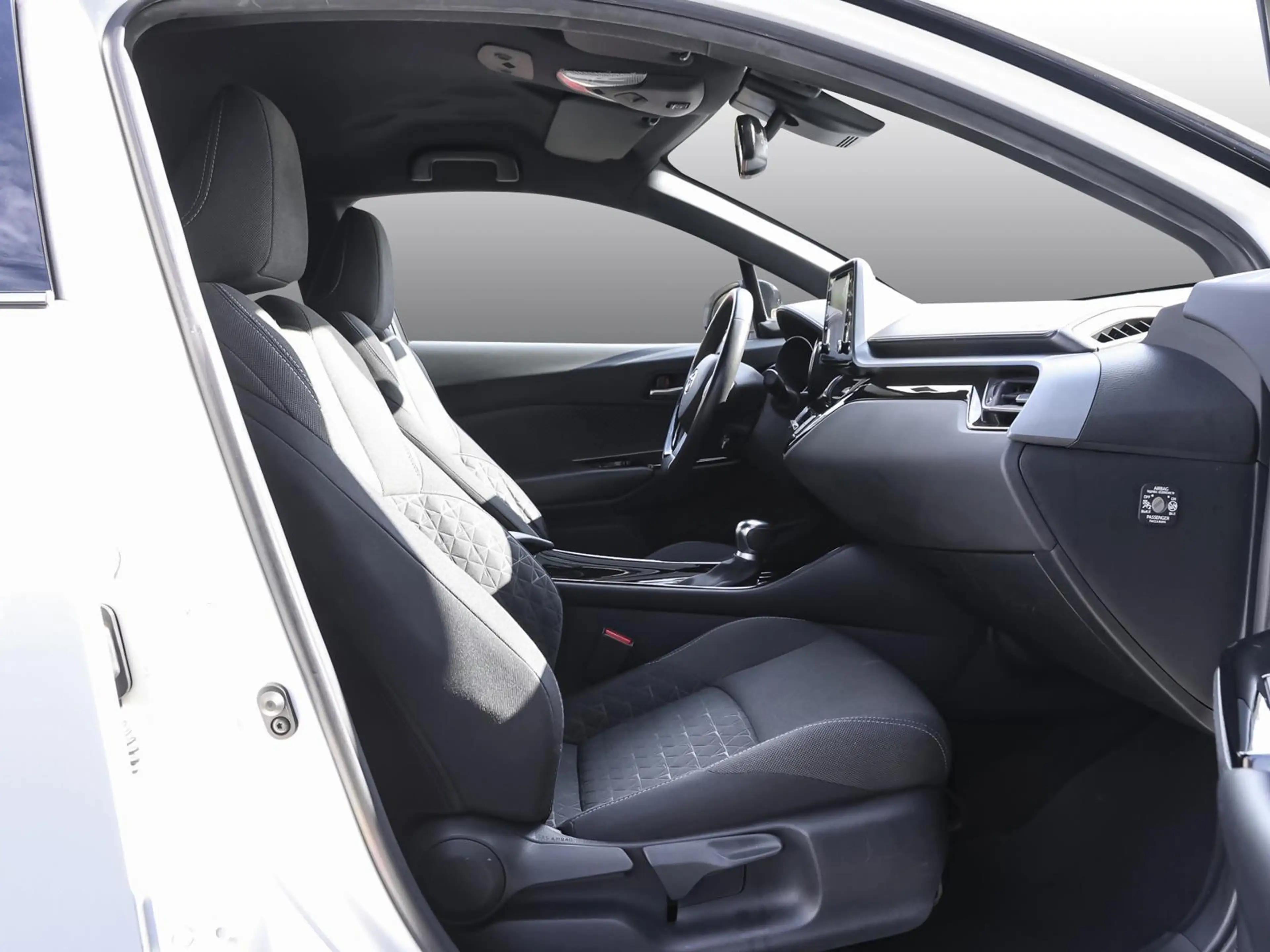 Toyota C-HR 2.0 Hybrid Team D SHZ PDC KLIMA LM-Felgen BT — photo 3