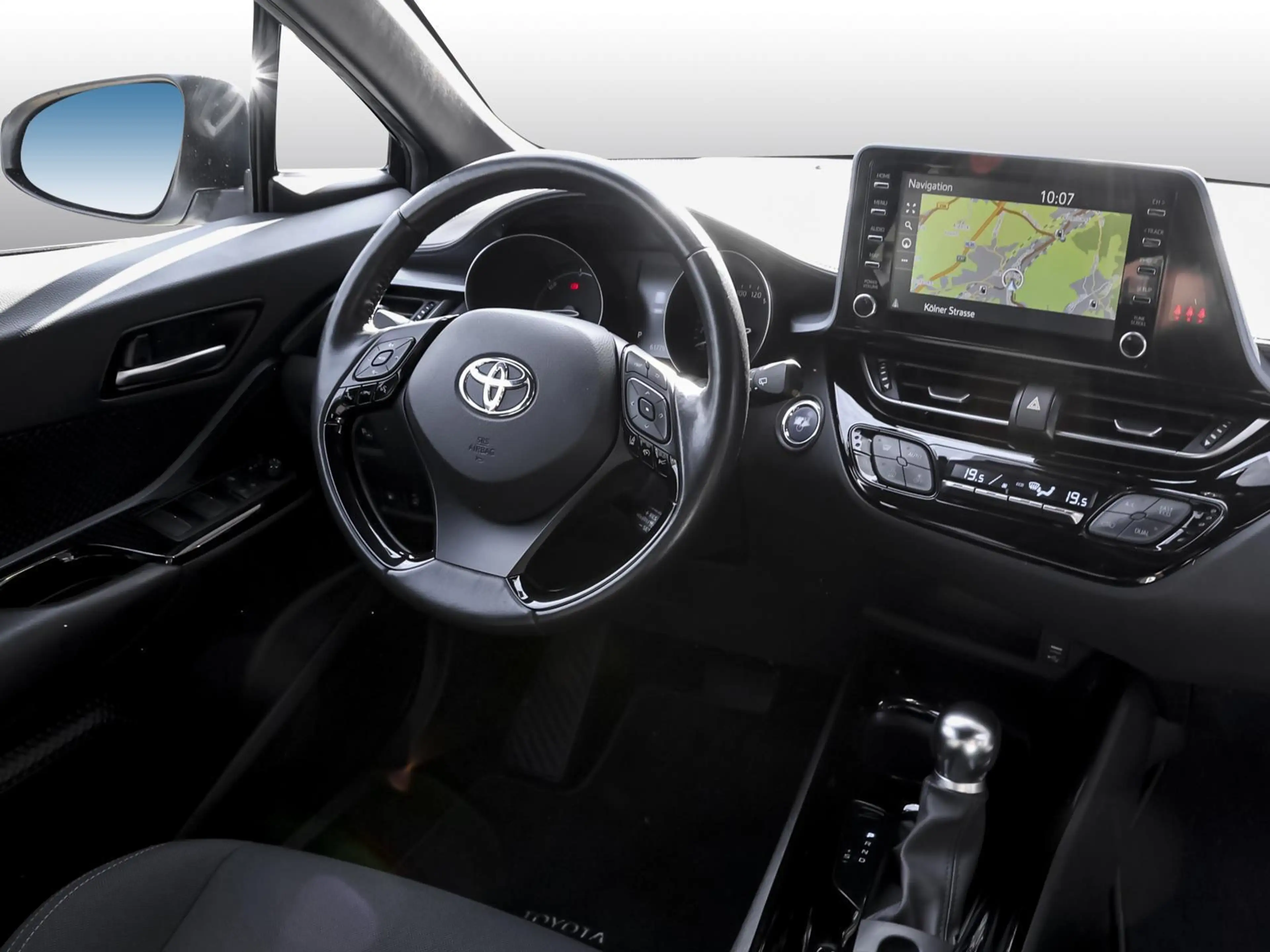 Toyota C-HR 2.0 Hybrid Team D SHZ PDC KLIMA LM-Felgen BT — photo 5
