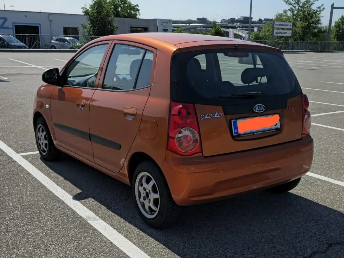 Kia Picanto Orange - 2