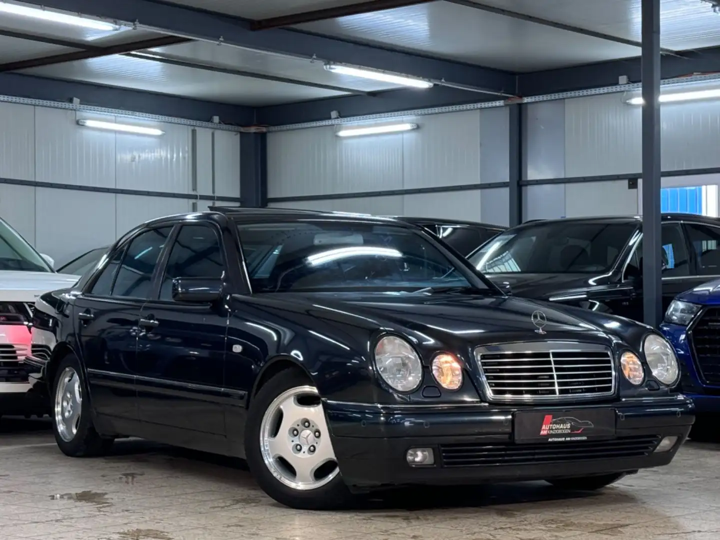 Mercedes-Benz E 240 AVANTGARDE MEMORY*SCHIEBEDACH*ROLLO*1.Hand Schwarz - 1