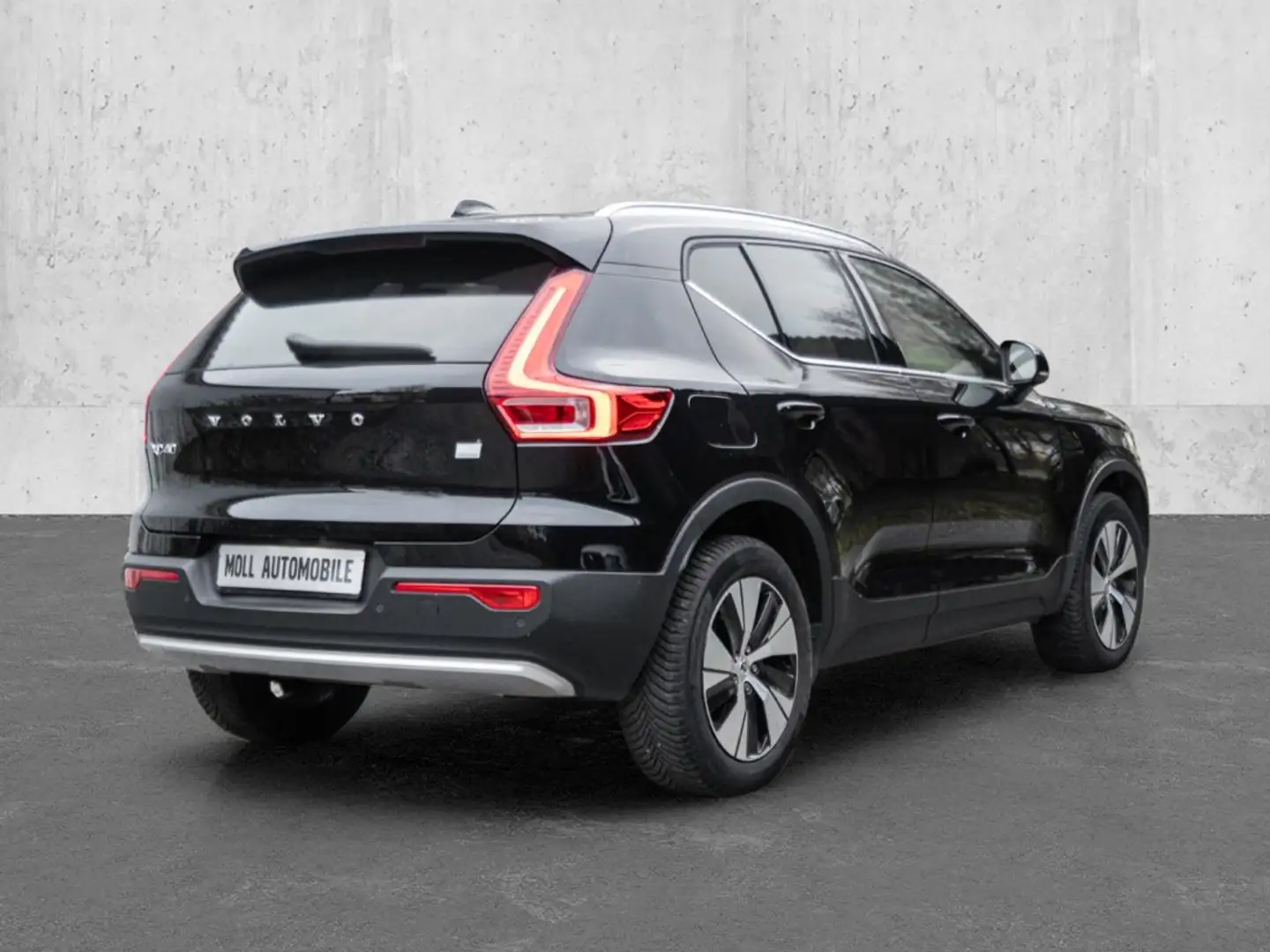 Volvo XC40 Plus Bright Recharge Plug-In Hybrid 2WD StandHZG N Schwarz - 2
