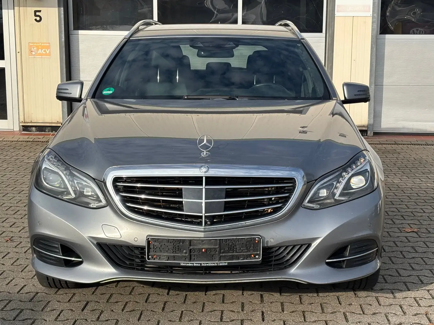 Mercedes-Benz E 300 E 300 BlueTec Hybrid/Kombi/Leder/Comand/LED/Autom. Grau - 1