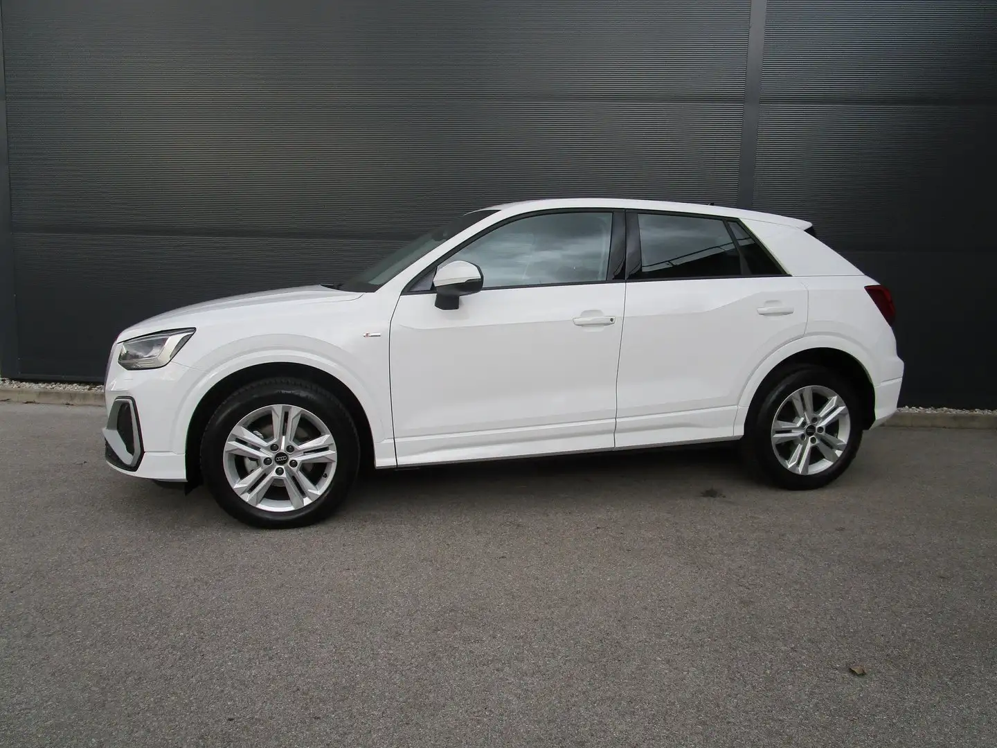 Audi Q2 30 TFSI S line Weiß - 2