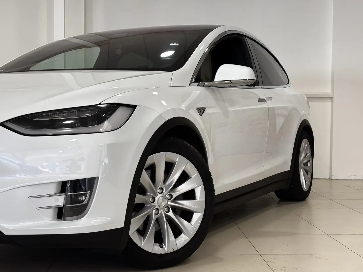 Tesla Model X 75D Base 7p. 7 Persoons | Autopilot | Trekhaak | 8 Blanco - 2