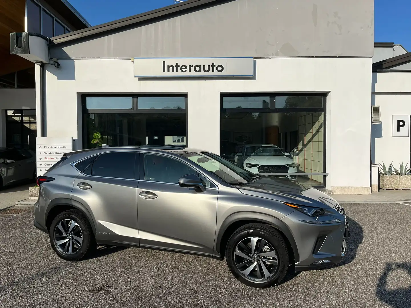 Lexus NX 300 NX I 2018 300h 2.5 Premium 4wd cvt Argento - 1