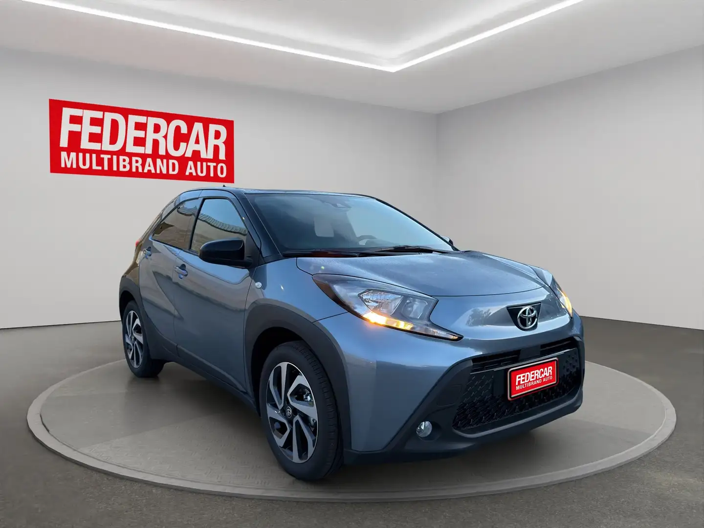 Toyota Aygo Aygo X 1.0 Trend 72cv Grigio - 1