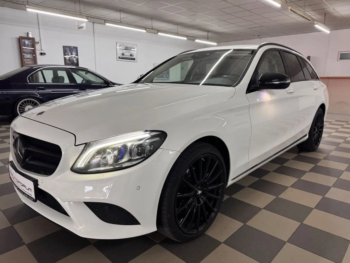 Mercedes-Benz C 180 T d Avantgarde Weiß - 2