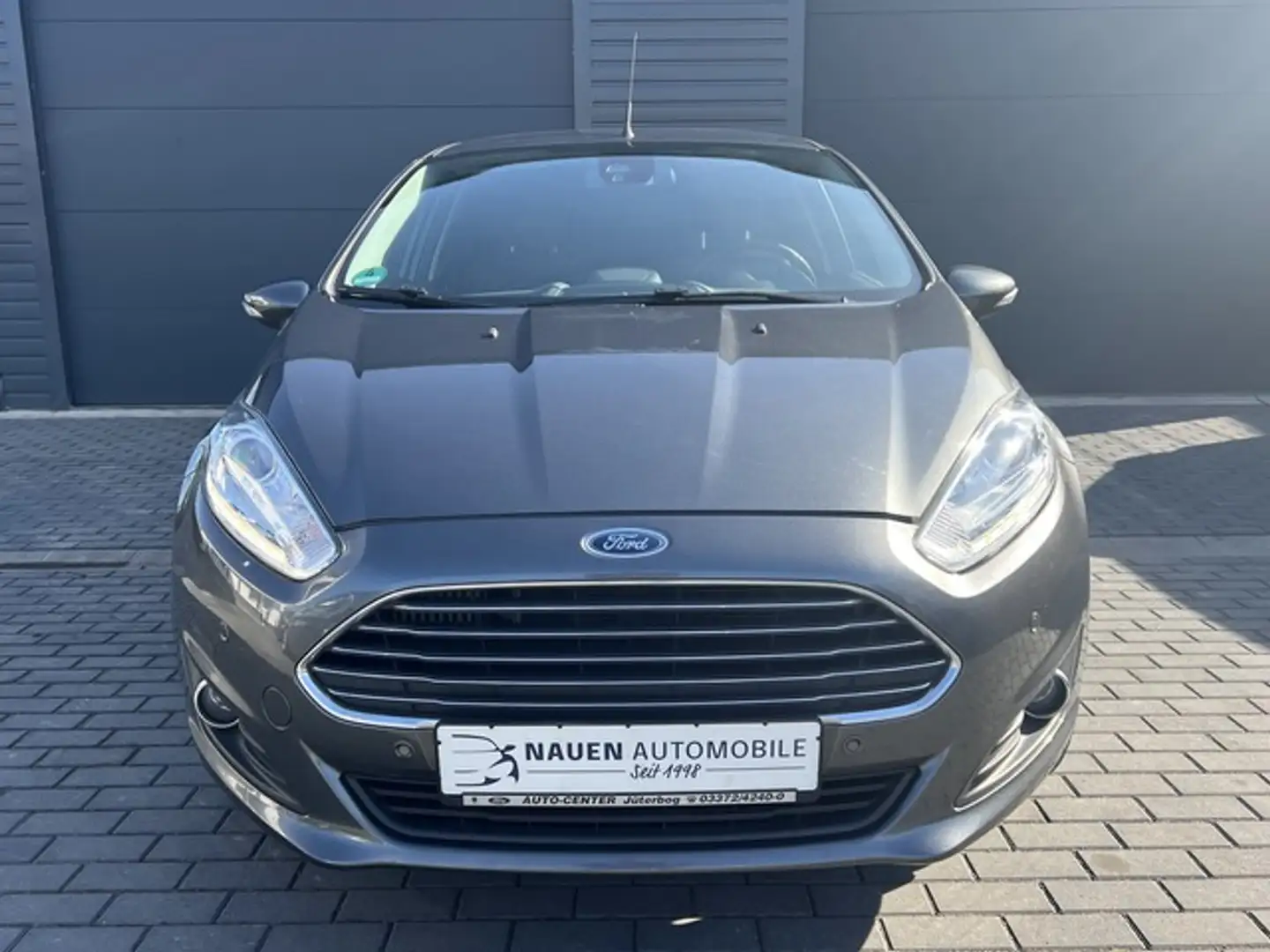 Ford Fiesta Titanium Automatik+Navi+RFK+PDC+Sitzhzg+ Grau - 2