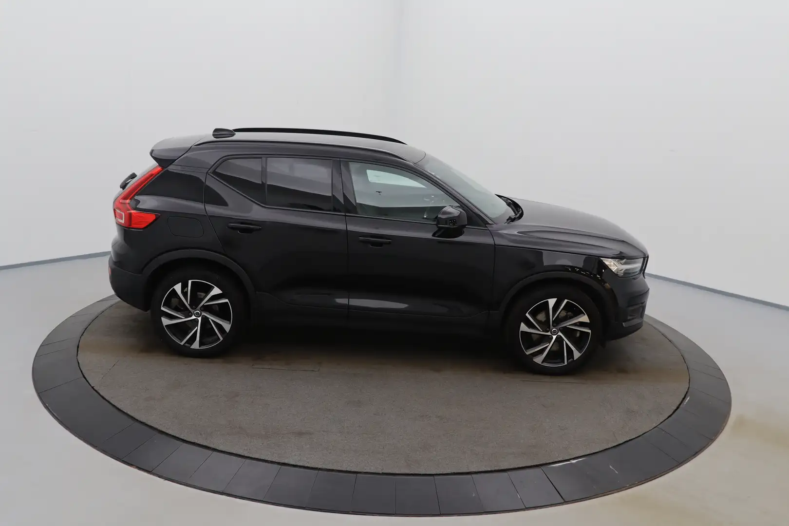 Volvo XC40 1.5 T5 PHEV R-Design LEDER/ALCANTARA LED GPS PDC C Schwarz - 2