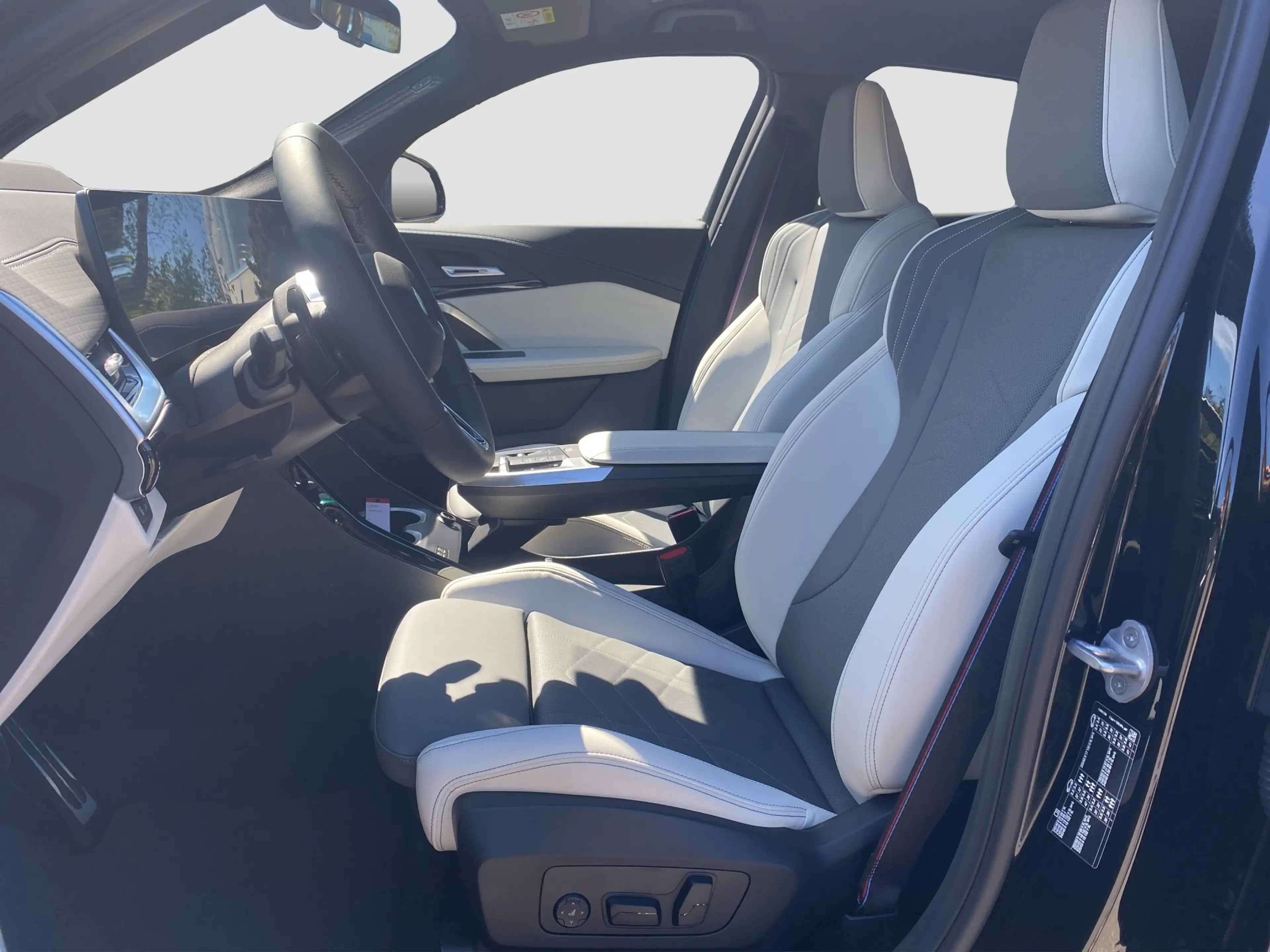 BMW X2 sDrive 20i ///M-Sport LED ACC AHK H&K HUD 360° — photo 10
