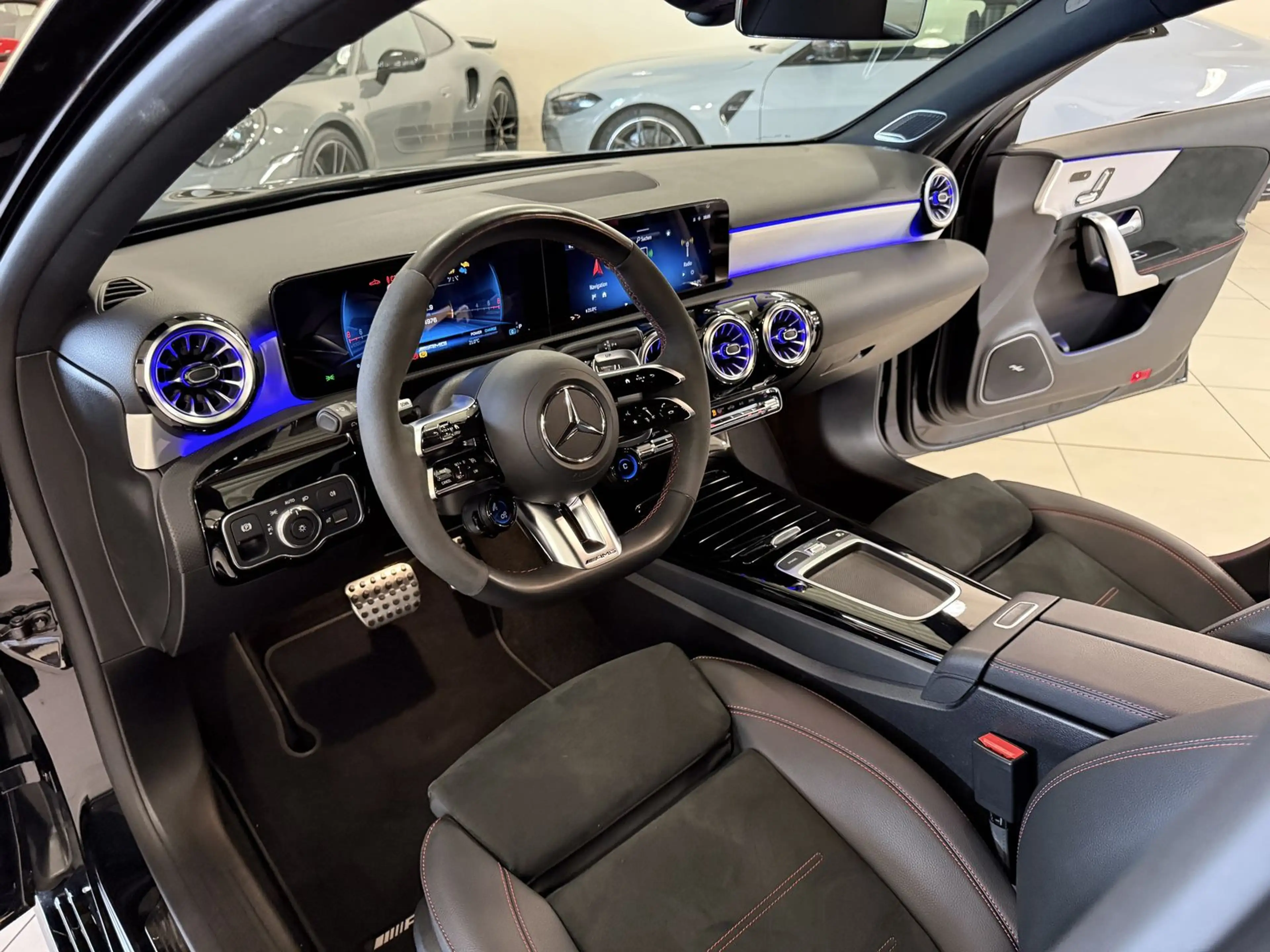 Mercedes-Benz A 35 AMG 4Matic *Aero-Burmester-Multibeam-19"* — photo 12