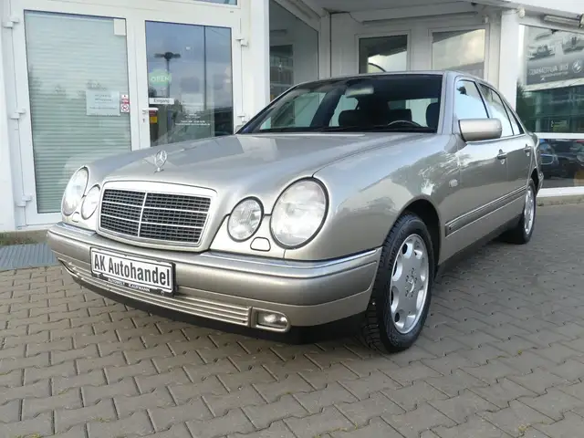 Mercedes-Benz E 320 Limousine Automatik Elegance Xenon