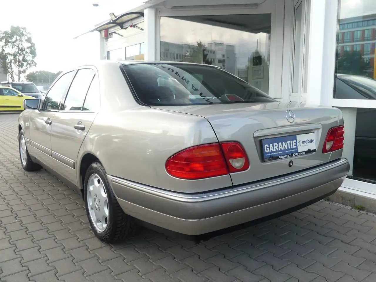 Mercedes-Benz E 320 Lim. Aut. Elegance Renterfahrzeug Xenon, foto 8
