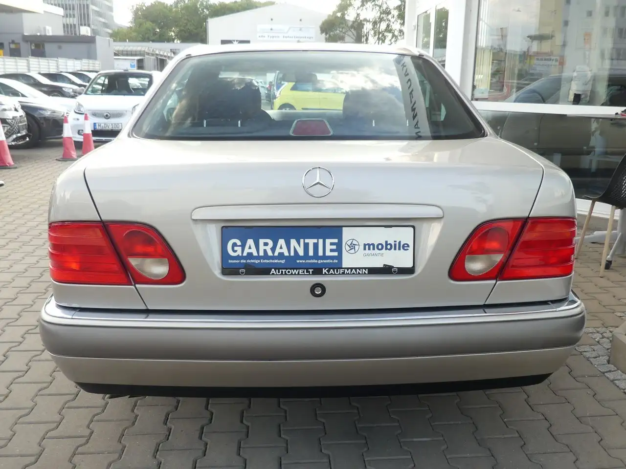 Mercedes-Benz E 320 Lim. Aut. Elegance Renterfahrzeug Xenon, foto 6